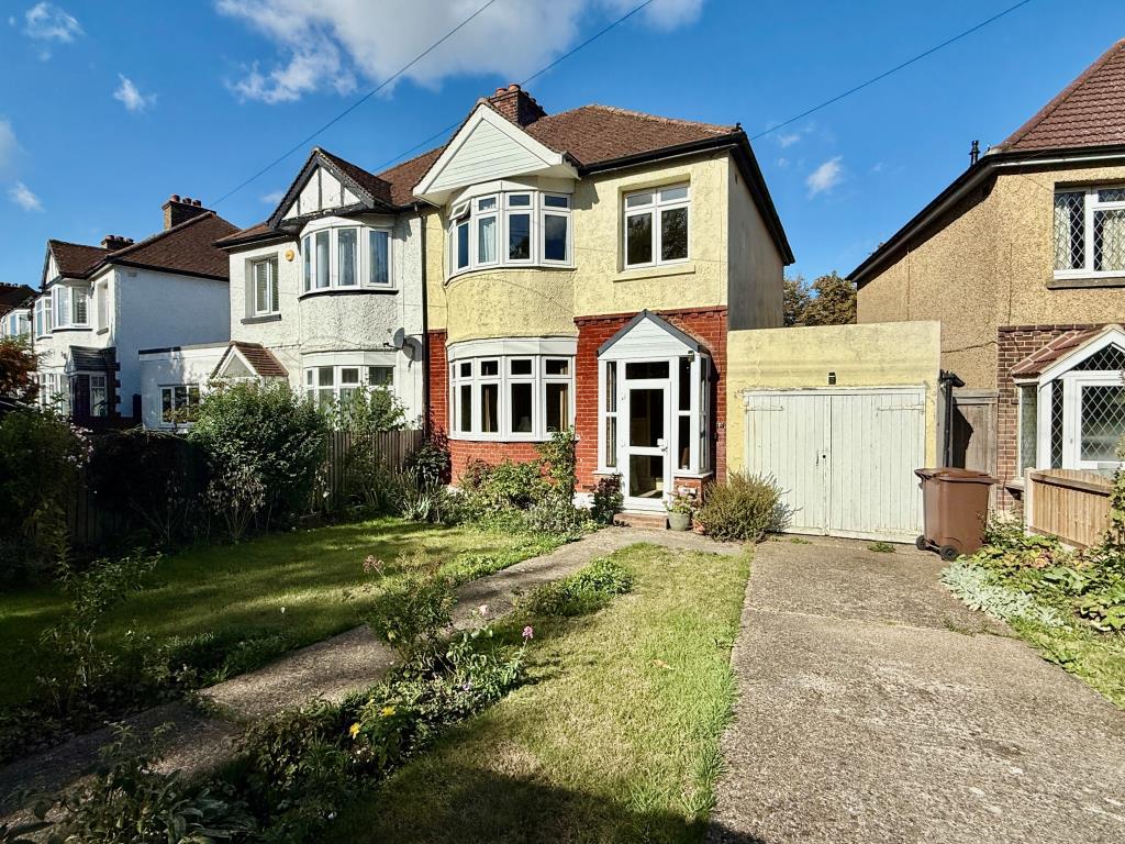 Lot: 172 - THREE-BEDROOM SEMI FOR IMPROVEMENT - Semi-detached house